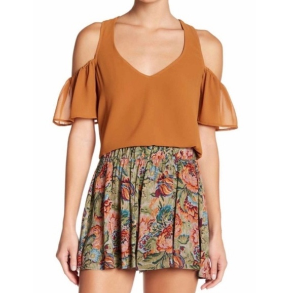 Show Me Your MuMu Tops - NWT Show Me Your MuMu Amber Cold Shoulder Blouse M